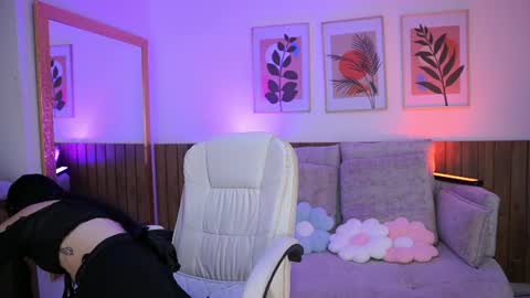Jade Summer online show from June 19, 2026, 11:36 am