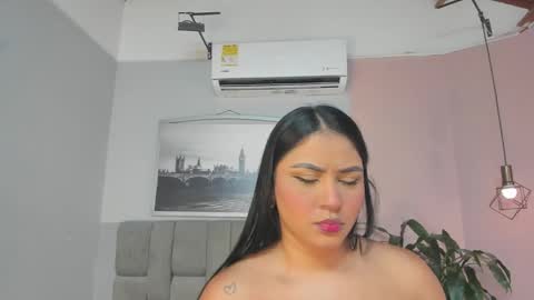 Snapshot of janna_lopezz chatting on November 7, 2025, 11:10 am Janna online show from November 7, 2025, 11:10 am