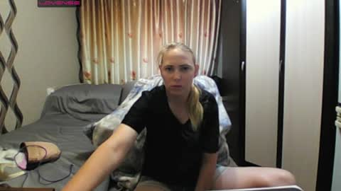 JenniDeep online show from June 14, 2026, 12:18 pm