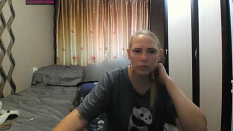 JenniDeep online show from June 25, 2026, 9:03 am