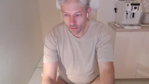 jeroen84nl online show from November 12, 2025, 5:19 am