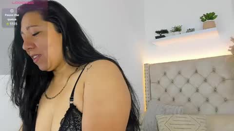 jessica__milf online show from May 3, 2026, 3:23 am