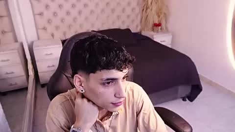 jhoanleandro online show from July 5, 2026, 4:30 am