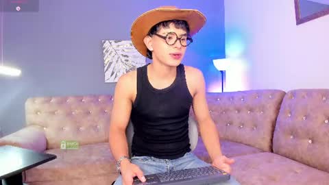 JHONNATHAN online show from July 23, 2026, 8:07 pm