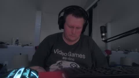 Snapshot of johnfernandez784 chatting on June 30, 2026, 9:43 am johnfernandez784 online show from June 30, 2026, 9:43 am