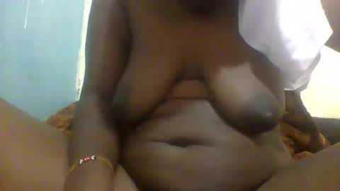 jos_lynn online show from December 4, 2025, 12:47 pm