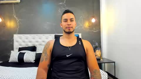 juan_muscle online show from November 9, 2025, 5:44 pm