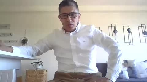 juanearth1 online show from June 3, 2026, 9:53 pm
