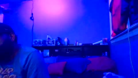 Juiceepawwg420 online show from June 18, 2026, 5:28 pm