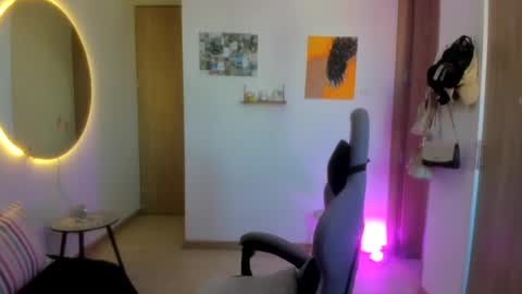 juli_santos_22 online show from July 6, 2026, 12:57 pm
