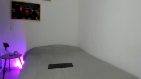 juli_santos_22 online show from July 31, 2026, 1:21 pm