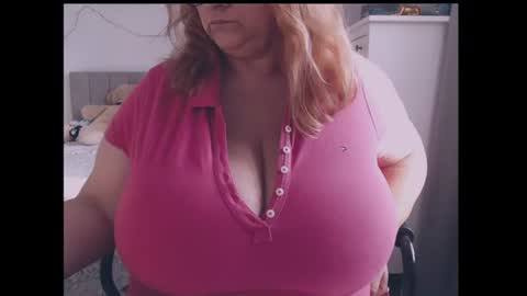 julialiones online show from July 4, 2026, 3:40 pm