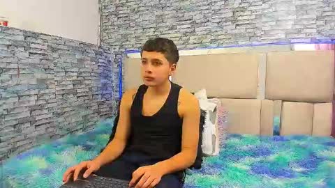 julian online show from October 23, 2025, 4:17 pm