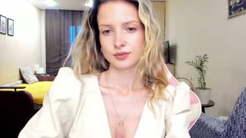 Julie online show from June 20, 2026, 2:42 pm
