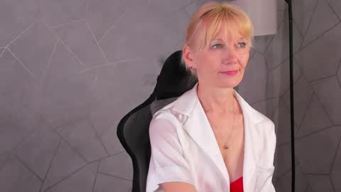 Julie Lucasss online show from May 16, 2026, 12:18 am