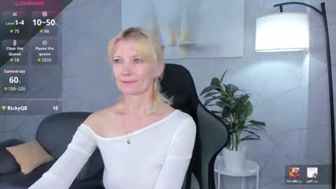 Julie Lucasss online show from June 26, 2026, 12:15 am