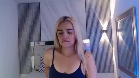 julieta__fox_ online show from June 17, 2026, 7:15 pm