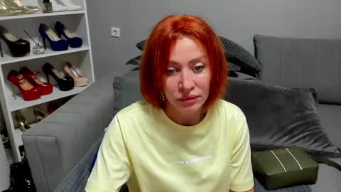 jullia_moor online show from June 19, 2026, 10:57 pm