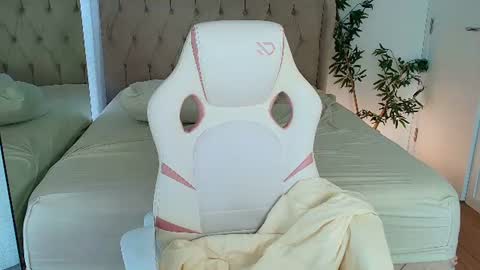 kari_brooks online show from July 25, 2026, 11:41 am