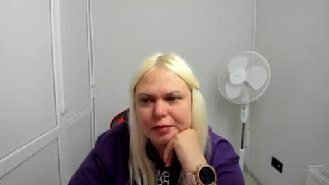 Snapshot of karlagoldd chatting on July 24, 2026, 6:33 am Karla online show from July 24, 2026, 6:33 am