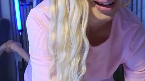 Julia online show from July 6, 2026, 7:38 pm