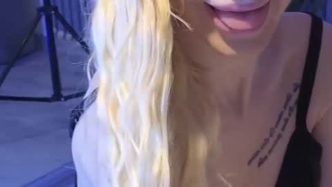 Julia online show from July 25, 2026, 7:33 pm