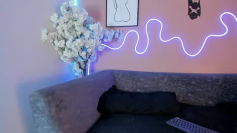 karo_linee online show from July 25, 2026, 12:36 pm