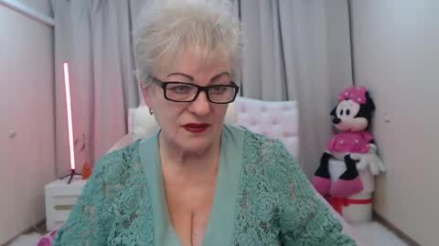 Snapshot of kaylesmoll chatting on May 1, 2026, 6:34 pm kaylesmoll online show from May 1, 2026, 6:34 pm