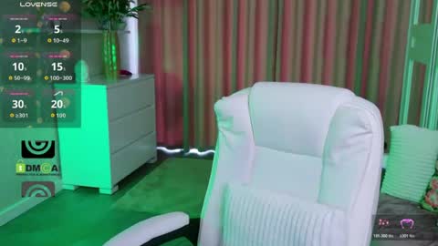 kellielowie online show from June 24, 2026, 5:28 am