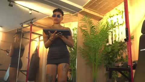 kelly__thomson online show from June 26, 2026, 1:15 pm
