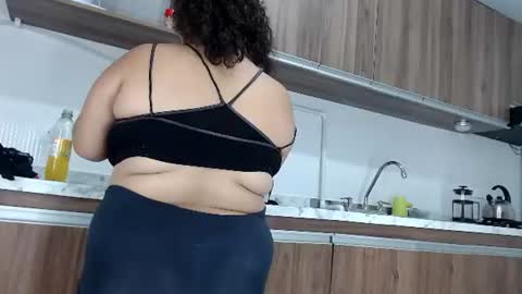 KELLY LUNA  online show from July 5, 2026, 7:43 pm