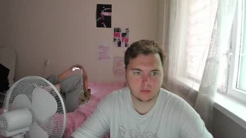kesh_mne online show from June 19, 2026, 8:51 am