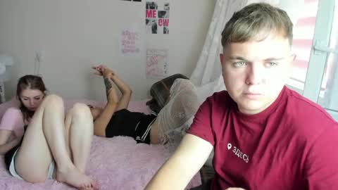 kesh_mne online show from August 3, 2026, 2:11 pm