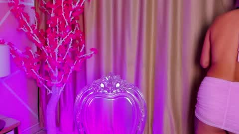 Keyla noa online show from July 24, 2026, 11:30 am