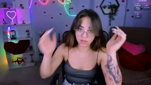 kiki_swan online show from June 23, 2026, 7:12 pm