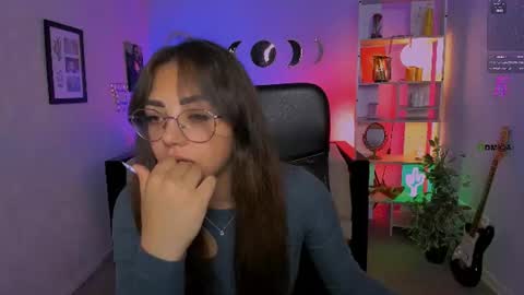kiki_swan online show from July 13, 2026, 12:08 pm