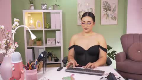 Kimberly 1200-1900 GMT-5 online show from July 22, 2026, 8:44 pm