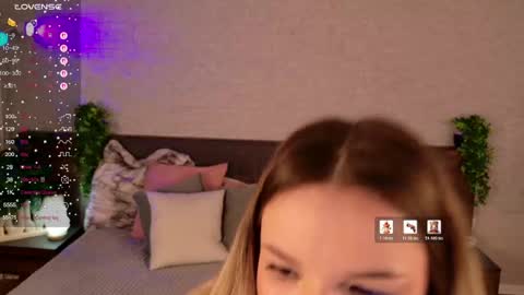 Snapshot of kimevanss chatting on April 17, 2026, 11:02 am KimEvanss online show from April 17, 2026, 11:02 am