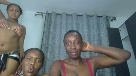 kinky_leila online show from June 19, 2026, 9:29 pm