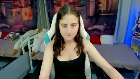 KiraParker online show from August 3, 2026, 9:26 am