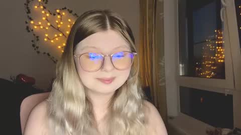 KiraYume online show from July 4, 2026, 9:43 pm