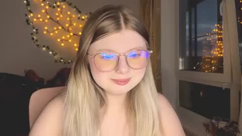 KiraYume online show from July 14, 2026, 10:37 pm