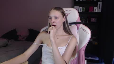 kitsuneyX online show from July 9, 2026, 11:53 pm