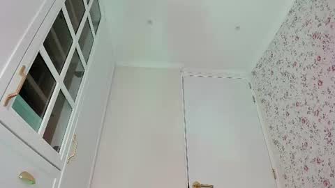 sophie online show from July 24, 2026, 6:06 pm
