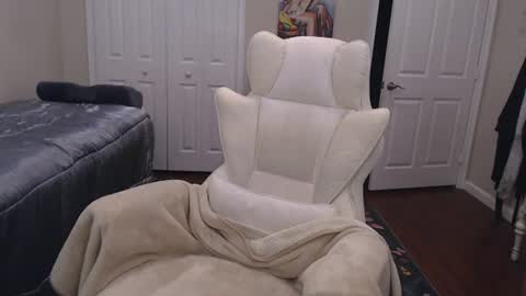Krissy online show from June 15, 2026, 11:01 am