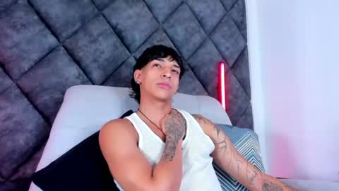 Kroy Wave  Muscle Tattoos Latino online show from August 9, 2026, 3:19 am