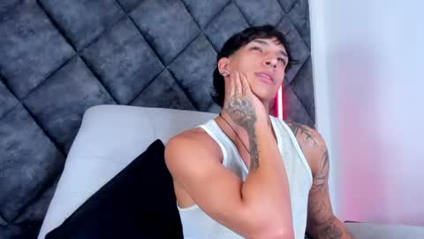 Kroy Wave  Muscle Tattoos Latino online show from August 9, 2026, 3:23 am