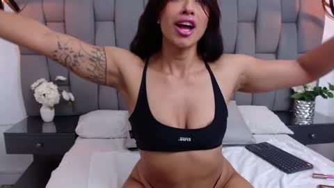 kristenfit online show from February 25, 2025, 4:10 pm