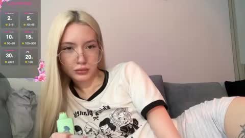 Bella and Alexandra online show from June 23, 2026, 1:42 pm