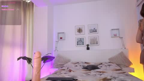 Viktoria White  online show from June 25, 2026, 7:02 am